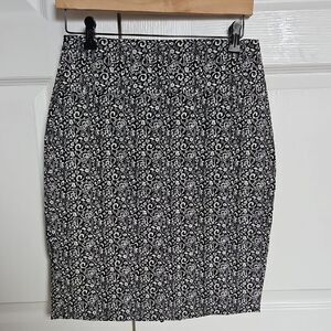 Suzy Shier Black and White Pencil Skirt Knee-Length Work